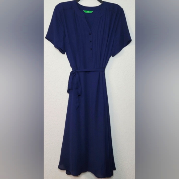 Navy blue dip dress, never worn. Size large - Picture 4 of 10